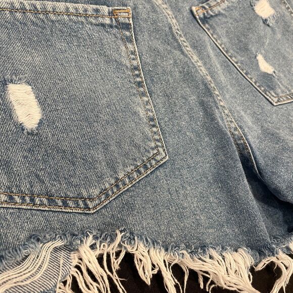 ~ Forever 21 sz 29 Jean Shorts Frayed Raw Hem Ripped Cut Offs Medium Blue Denim - Picture 10 of 15